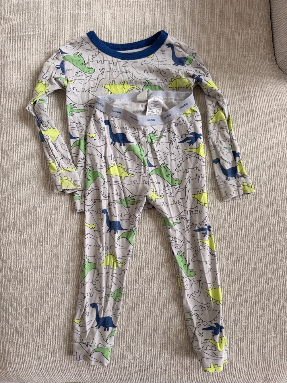GAP Toddler Pajama Set in Gray with Green & Neon Yellow Dinosaurs 3T